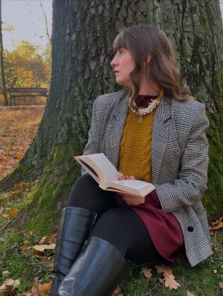 Proč miluju podzim? 😍🍂 1) více času na čtení a tvoření 💖 2) svetry, saka a vrstvení 😍 3) ještě více času na čtení 📖🤣...