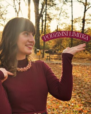 Tenhle náhrdelníček bude jen ve 2 kusech ⚠️🧡 Je pošitý voskovými perlami a skleněnými korálky nejrůznějších tvarů ✨...