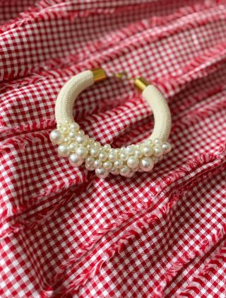 🎄 Tip na vánoční dárek? 🎁 Jednoznačně pošitý lanový náramek 🫶🏻💖 S tímhle elegantním kouskem rozhodně nešlápneš vedle 😍 PS:...